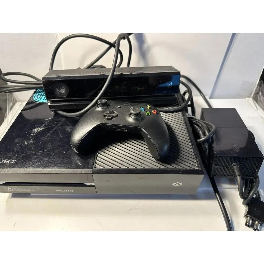 Microsoft Xbox One 1540 Console 500GB + Power Supply + Kinect + Controller